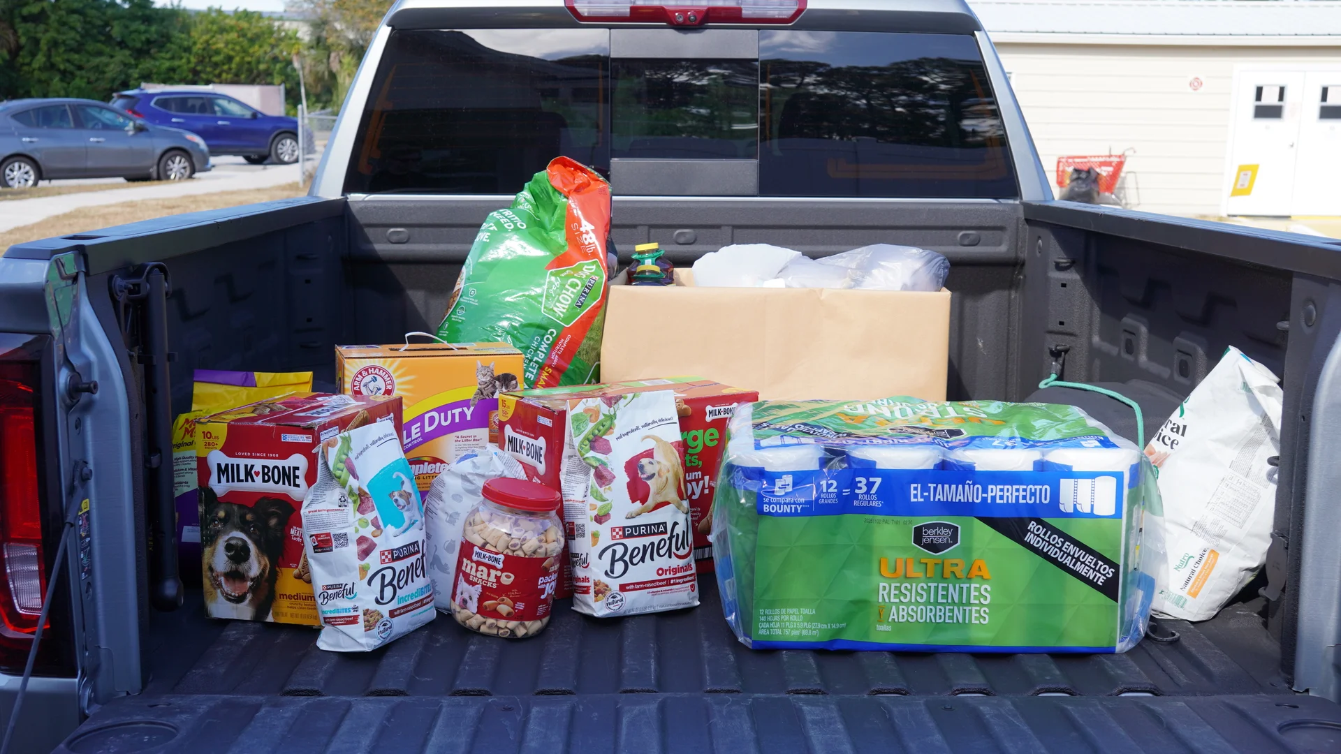 pinnacle-ozone-solutions-supports-brevard-humane-society-through-holiday-supply-drive-02